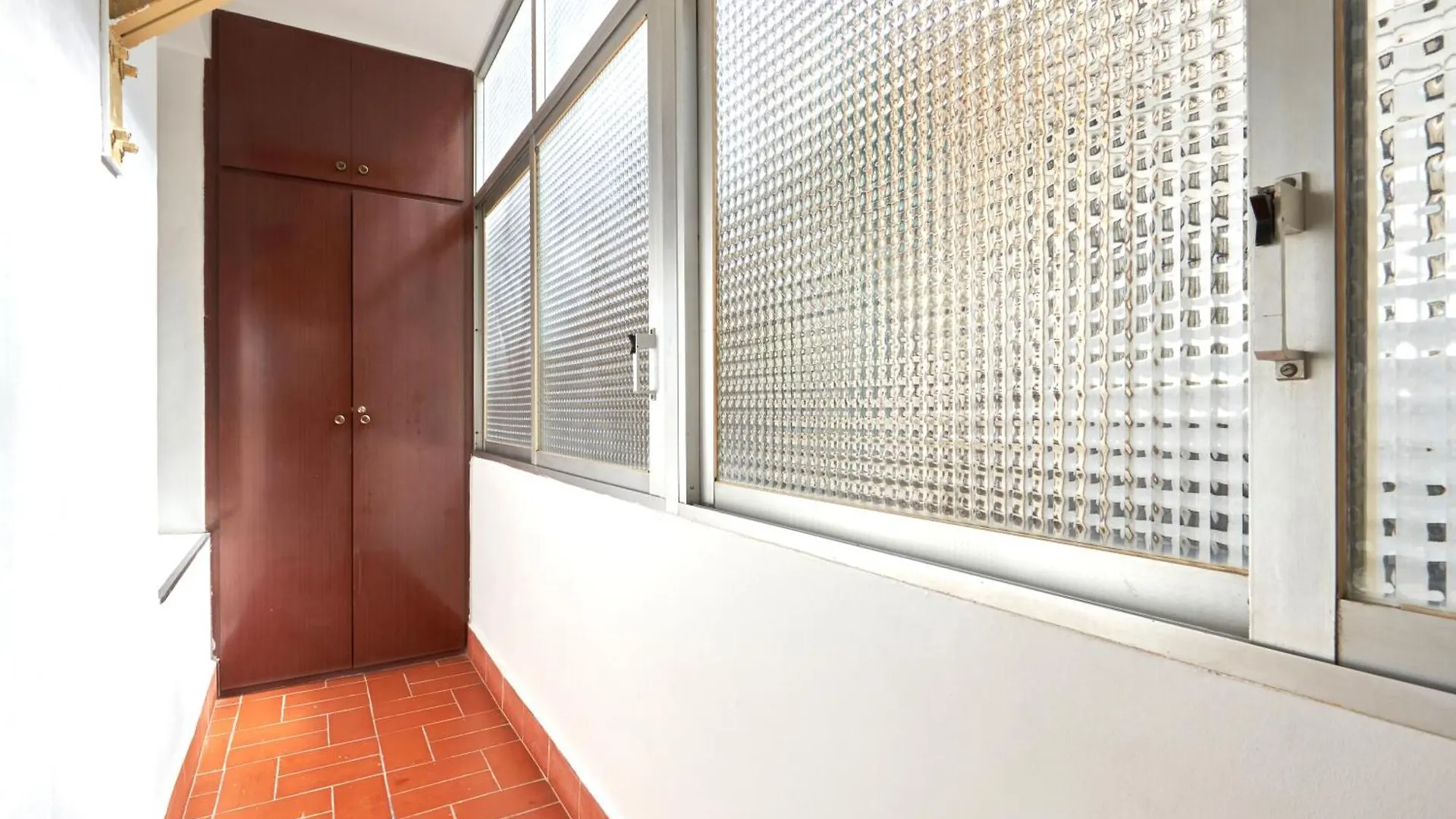 Vibrant And Modern Apartment Barcelona