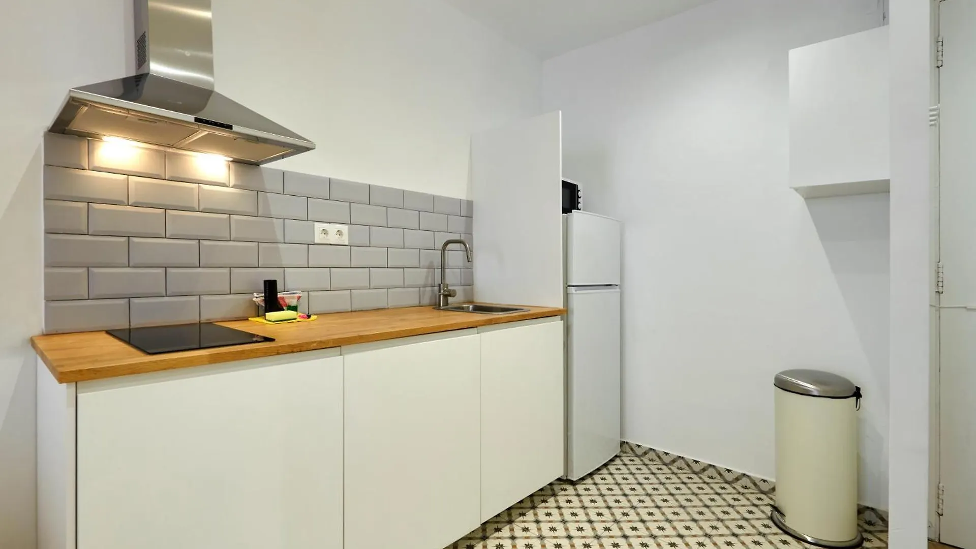 Vibrant And Modern Apartment Barcelona