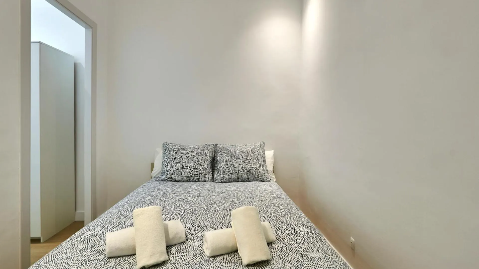 Vibrant And Modern Apartment Barcelona