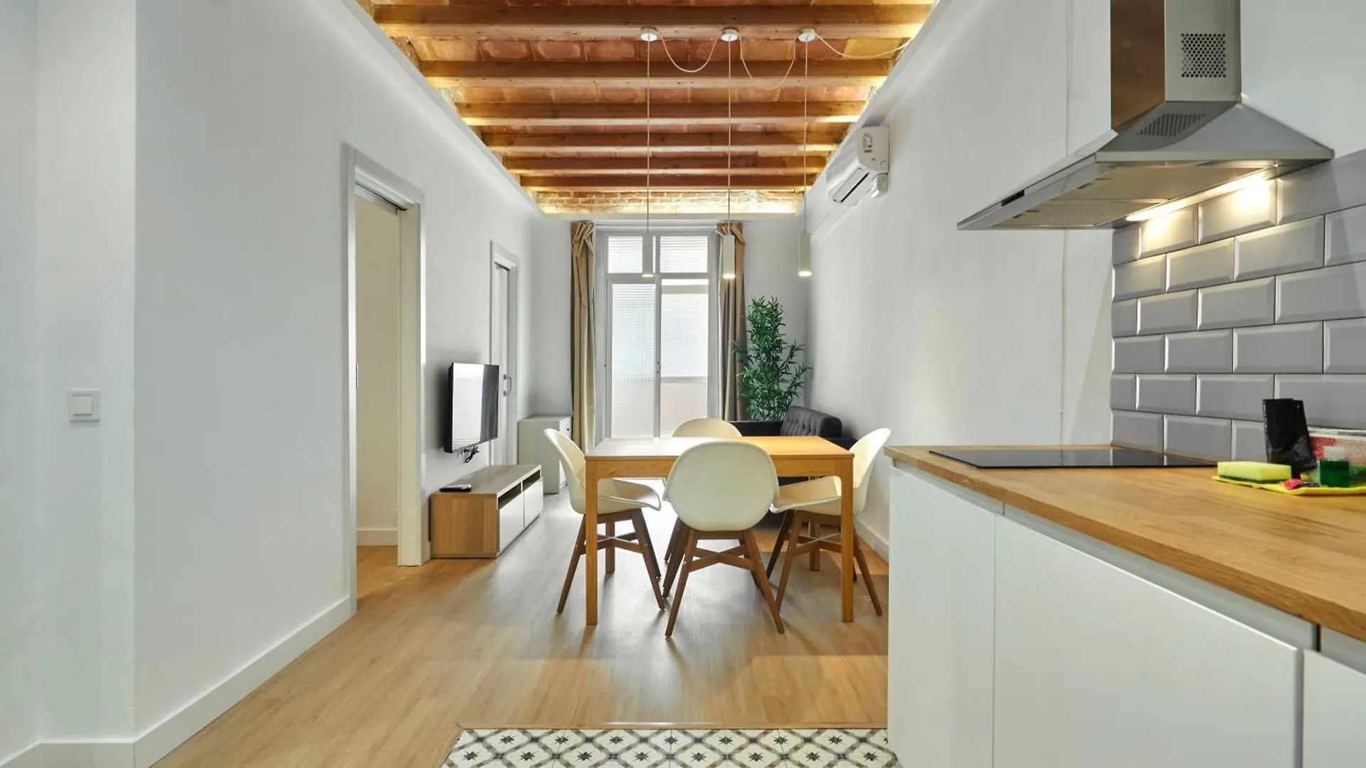 Vibrant And Modern Apartment Barcelona Spain