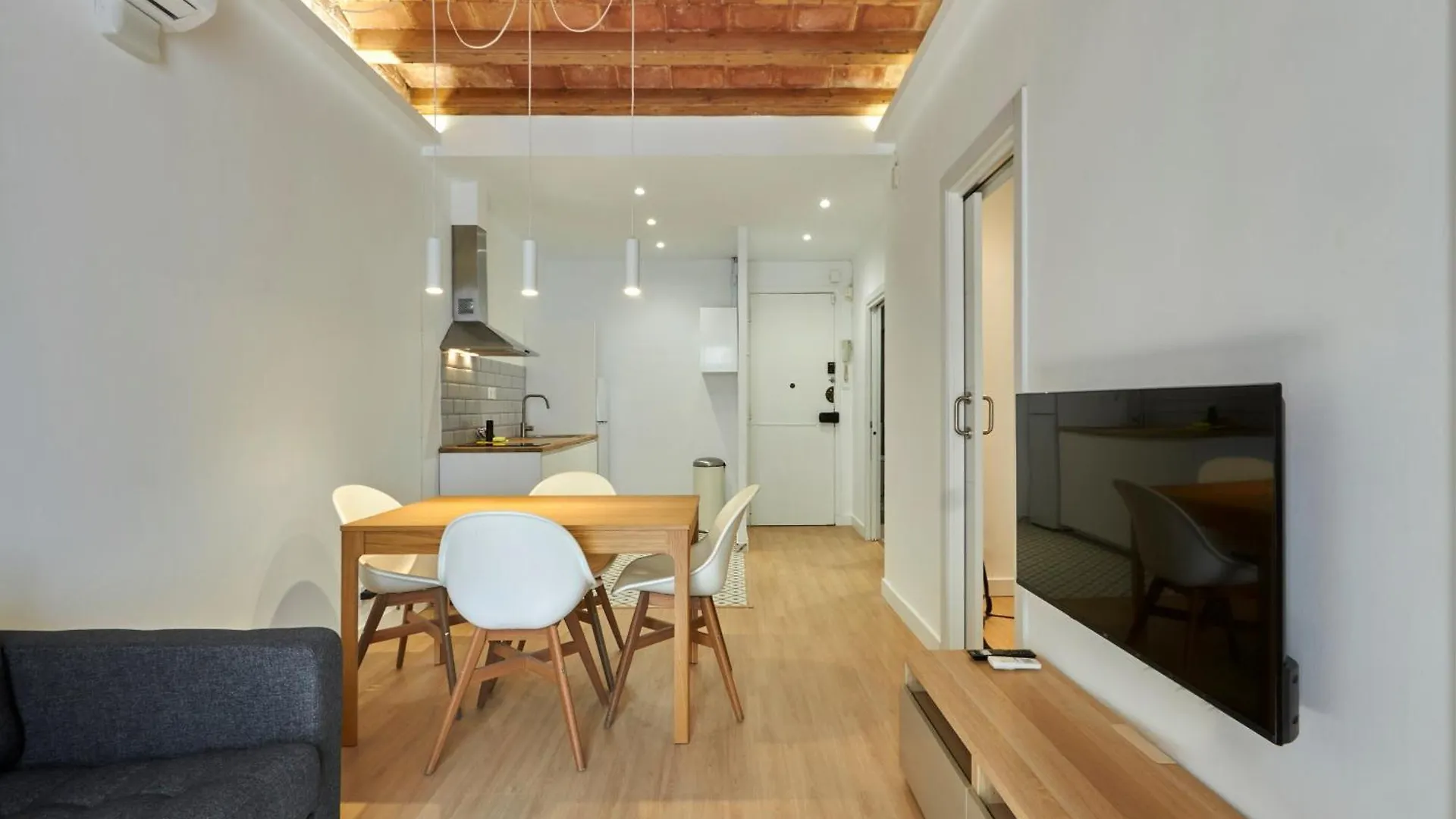 Vibrant And Modern Apartment Barcelona Spain