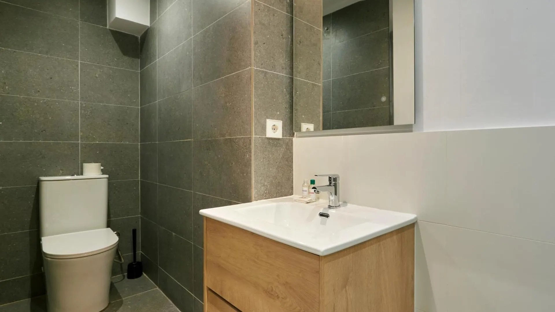 Vibrant And Modern Apartment Barcelona